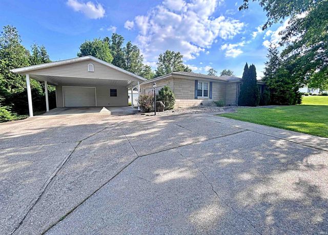 1125 W Broadway Street, Loogootee, IN 47553