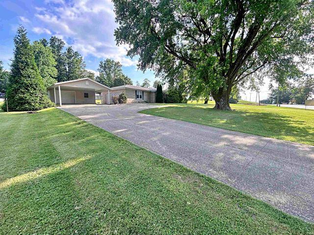1125 W Broadway Street, Loogootee, IN 47553