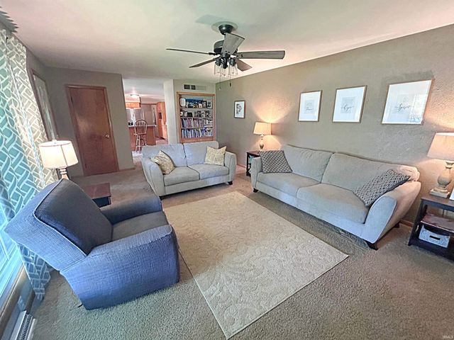 1125 W Broadway Street, Loogootee, IN 47553