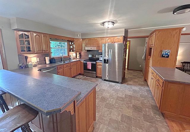 1125 W Broadway Street, Loogootee, IN 47553