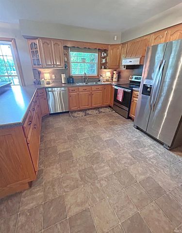 1125 W Broadway Street, Loogootee, IN 47553