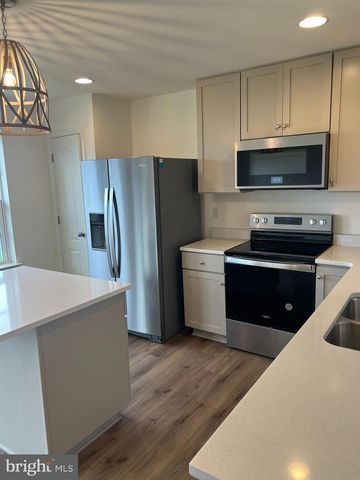 22 CLIFTON MNR, Falling Waters, WV 25419