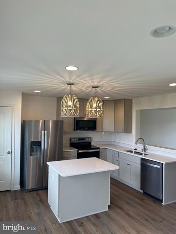 22 CLIFTON MNR, Falling Waters, WV 25419