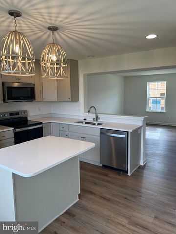 22 CLIFTON MNR, Falling Waters, WV 25419