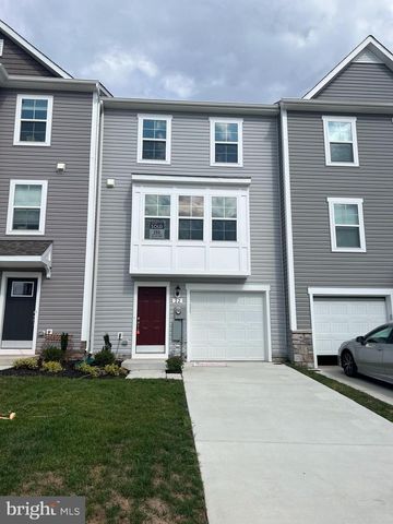 22 CLIFTON MNR, Falling Waters, WV 25419