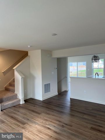 22 CLIFTON MNR, Falling Waters, WV 25419