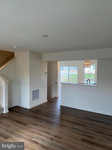 22 CLIFTON MNR, Falling Waters, WV 25419