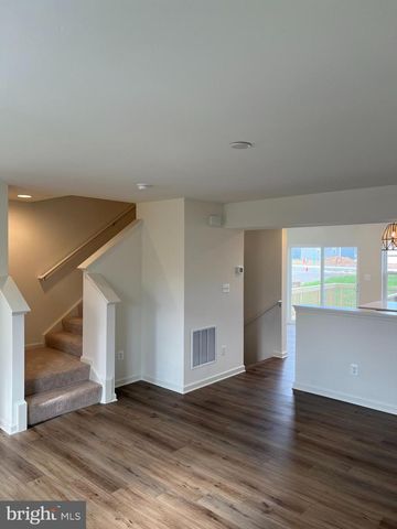 22 CLIFTON MNR, Falling Waters, WV 25419