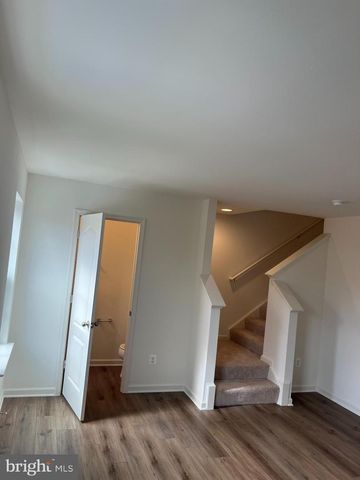 22 CLIFTON MNR, Falling Waters, WV 25419