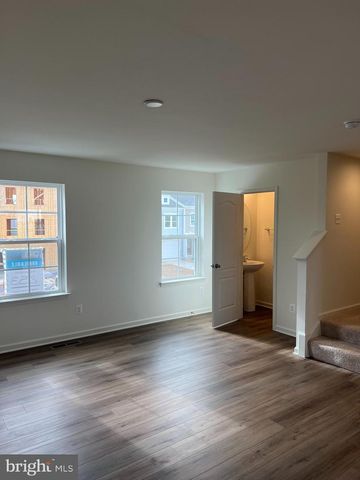 22 CLIFTON MNR, Falling Waters, WV 25419