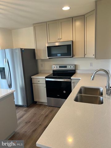 22 CLIFTON MNR, Falling Waters, WV 25419