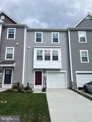 22 CLIFTON MNR, Falling Waters, WV 25419