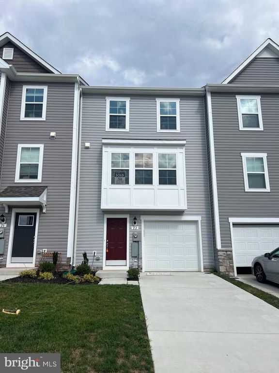 22 CLIFTON MNR, Falling Waters, WV 25419