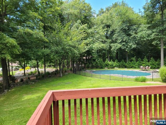 232 Steves Lane, Franklin Lakes, NJ 07417