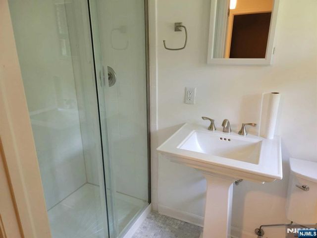 232 Steves Lane, Franklin Lakes, NJ 07417