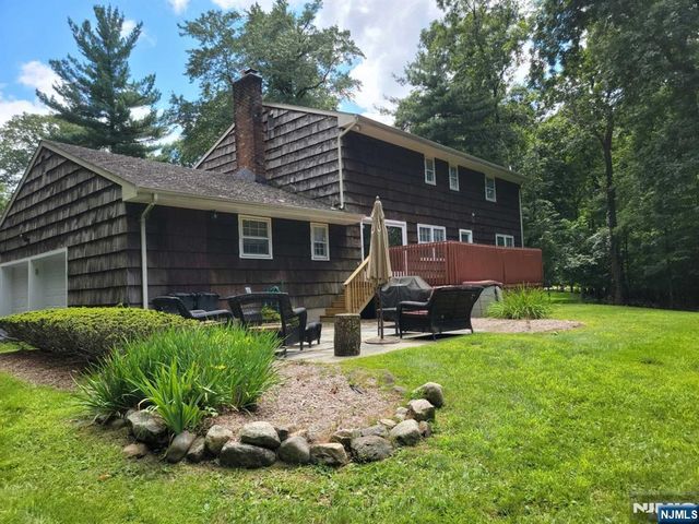 232 Steves Lane, Franklin Lakes, NJ 07417