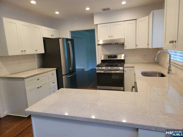 232 Steves Lane, Franklin Lakes, NJ 07417