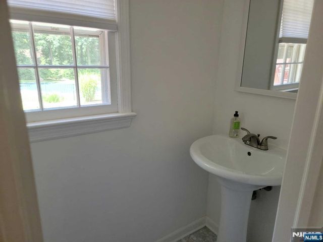 232 Steves Lane, Franklin Lakes, NJ 07417