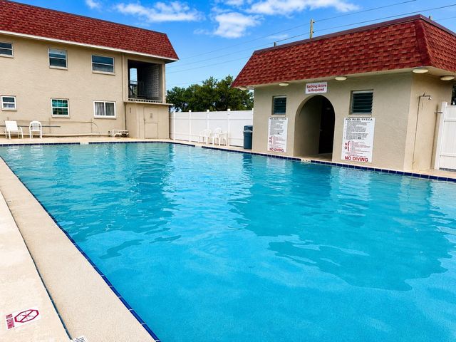 6044 22ND AVENUE N 2, St Petersburg, FL 33710