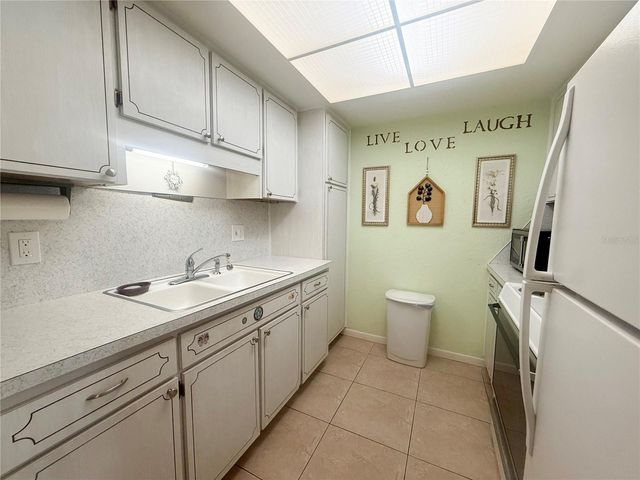 6044 22ND AVENUE N 2, St Petersburg, FL 33710