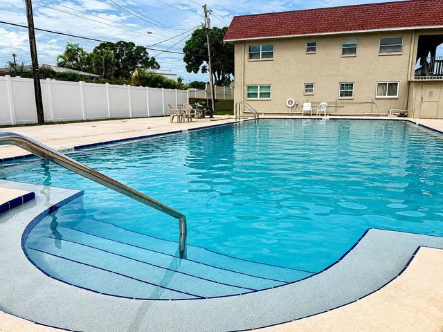 6044 22ND AVENUE N 2, St Petersburg, FL 33710