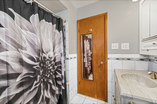 8713 S Washtenaw Avenue, Evergreen Park, IL 60805