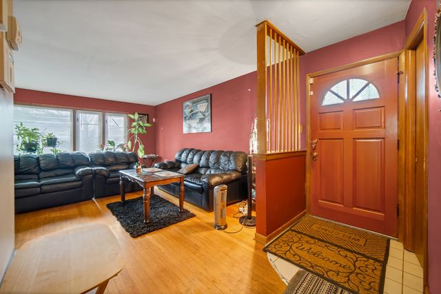 8713 S Washtenaw Avenue, Evergreen Park, IL 60805