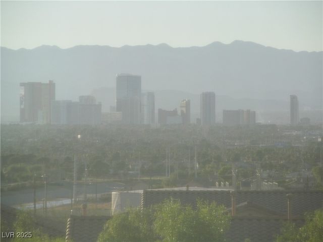 2741 SUNRISE BLUFF Drive, Las Vegas, NV 89142