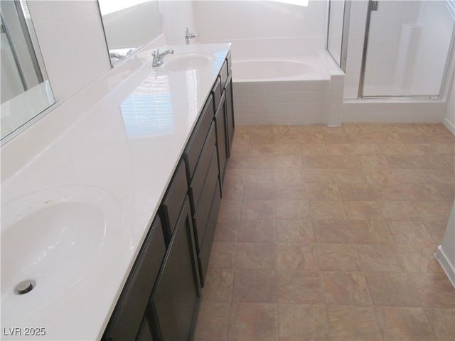 2741 SUNRISE BLUFF Drive, Las Vegas, NV 89142