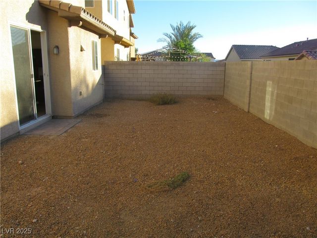 2741 SUNRISE BLUFF Drive, Las Vegas, NV 89142