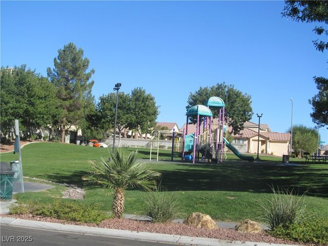 2741 SUNRISE BLUFF Drive, Las Vegas, NV 89142