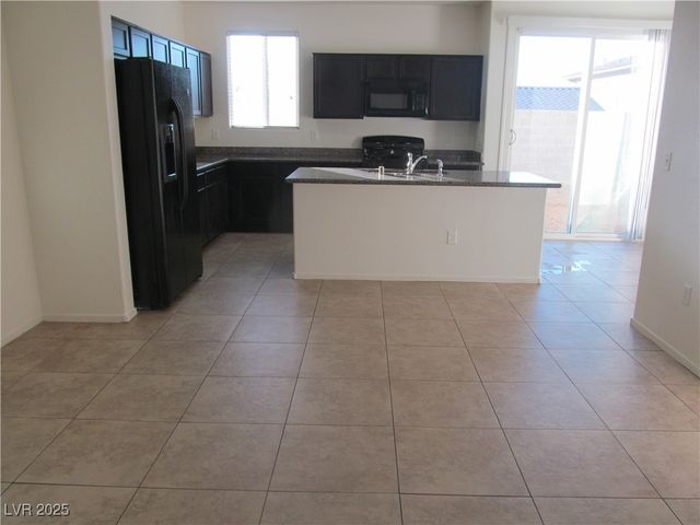 2741 SUNRISE BLUFF Drive, Las Vegas, NV 89142