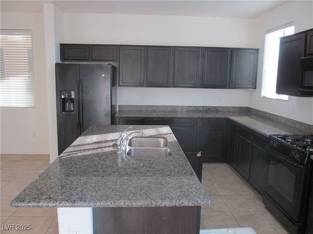 2741 SUNRISE BLUFF Drive, Las Vegas, NV 89142