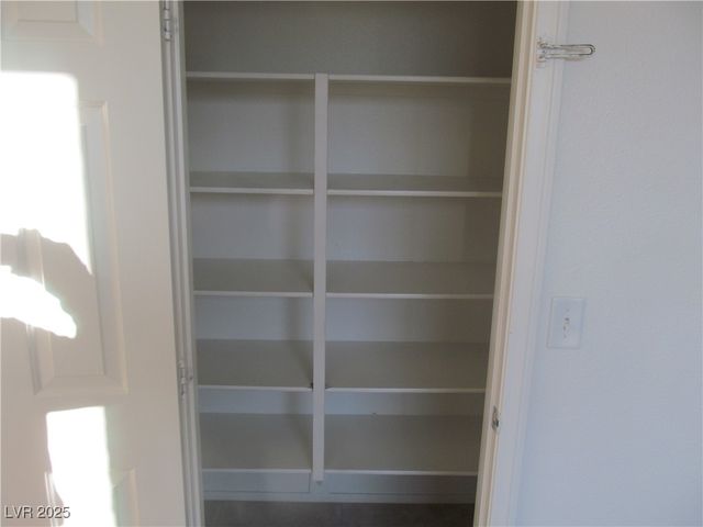 2741 SUNRISE BLUFF Drive, Las Vegas, NV 89142