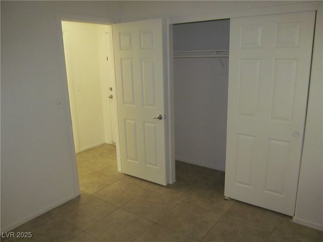 2741 SUNRISE BLUFF Drive, Las Vegas, NV 89142