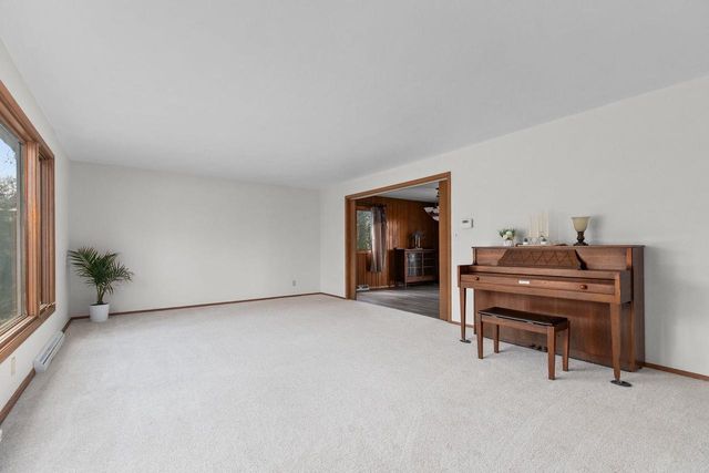 1913 N OUTAGAMIE STREET, Appleton, WI 54914