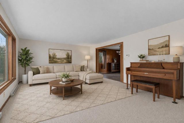 1913 N OUTAGAMIE STREET, Appleton, WI 54914