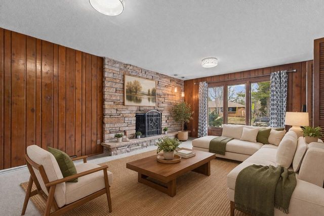 1913 N OUTAGAMIE STREET, Appleton, WI 54914
