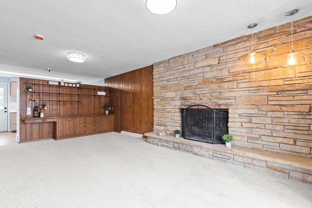 1913 N OUTAGAMIE STREET, Appleton, WI 54914