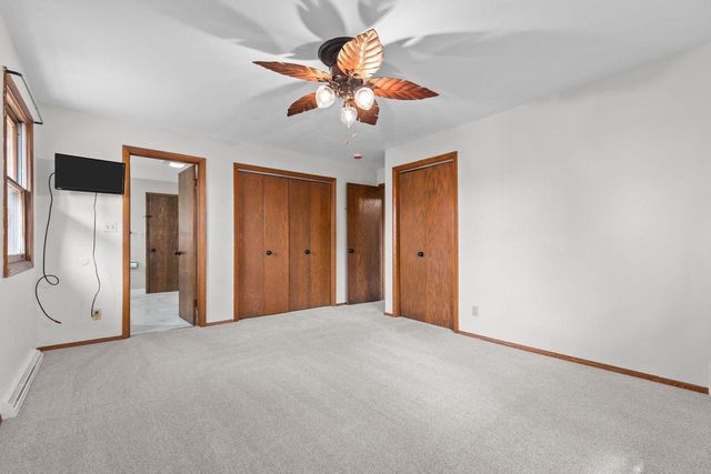 1913 N OUTAGAMIE STREET, Appleton, WI 54914