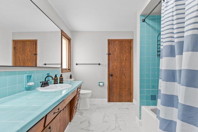 1913 N OUTAGAMIE STREET, Appleton, WI 54914
