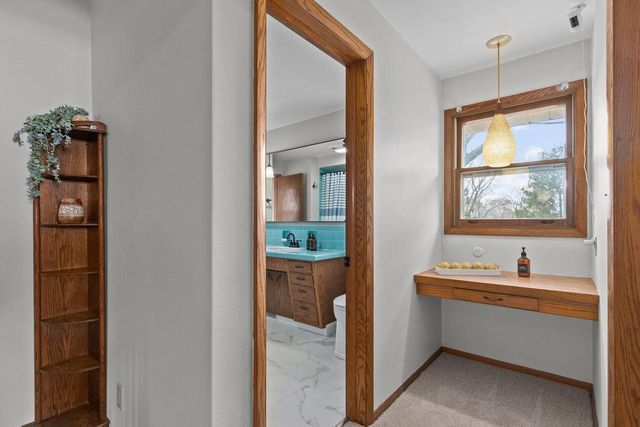 1913 N OUTAGAMIE STREET, Appleton, WI 54914