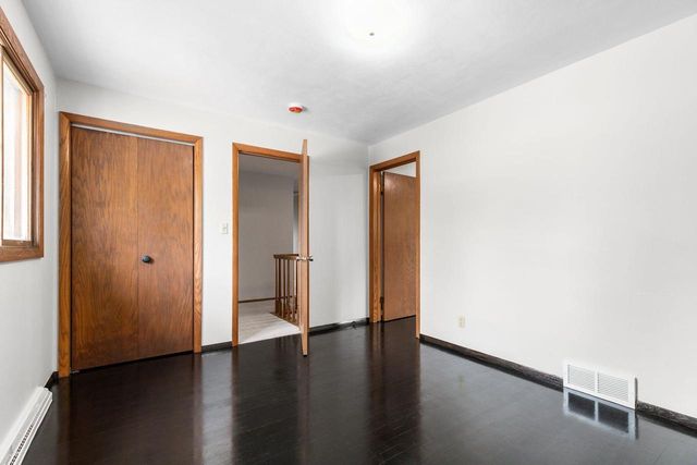 1913 N OUTAGAMIE STREET, Appleton, WI 54914