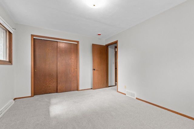 1913 N OUTAGAMIE STREET, Appleton, WI 54914
