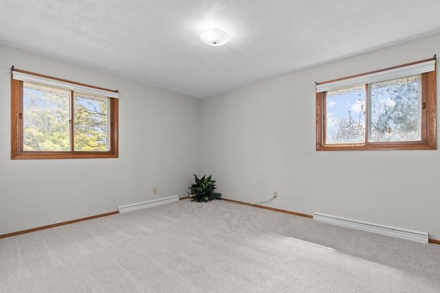 1913 N OUTAGAMIE STREET, Appleton, WI 54914