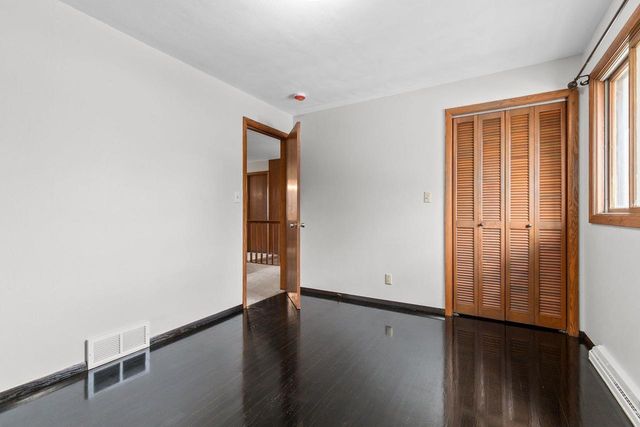 1913 N OUTAGAMIE STREET, Appleton, WI 54914