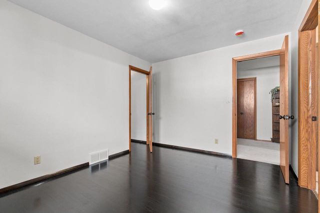 1913 N OUTAGAMIE STREET, Appleton, WI 54914