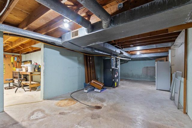 1913 N OUTAGAMIE STREET, Appleton, WI 54914