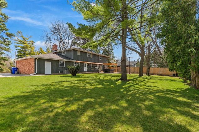 1913 N OUTAGAMIE STREET, Appleton, WI 54914