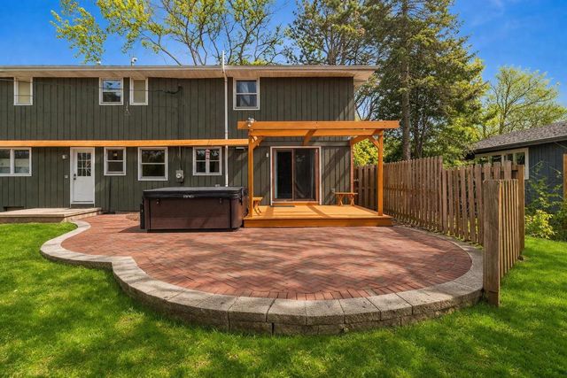 1913 N OUTAGAMIE STREET, Appleton, WI 54914